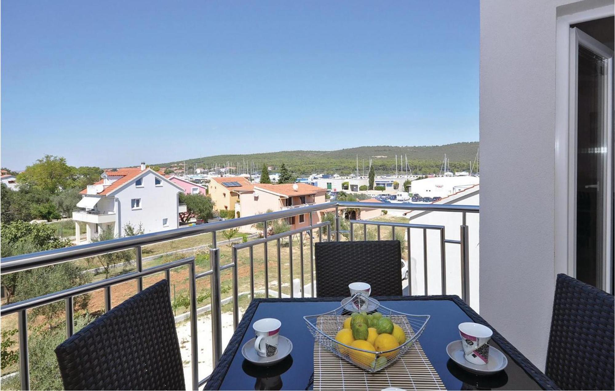 1 Bedroom Cozy Apartment In Bibinje Bibinje